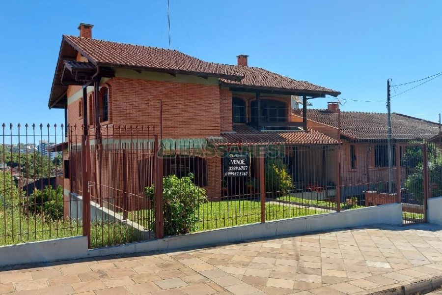Casa com 405m², 3 dormitórios, 3 vagas, no bairro Colina Sorriso em Caxias do Sul para Comprar
