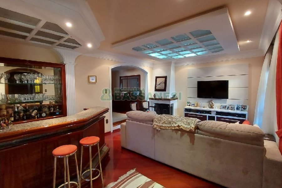 Casa com 405m², 3 dormitórios, 3 vagas, no bairro Colina Sorriso em Caxias do Sul para Comprar