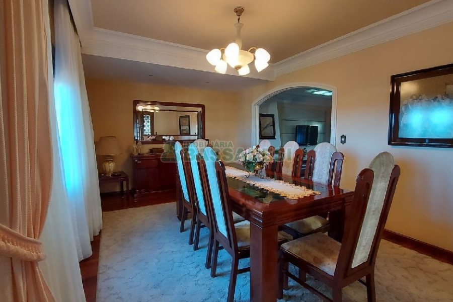 Casa com 405m², 3 dormitórios, 3 vagas, no bairro Colina Sorriso em Caxias do Sul para Comprar