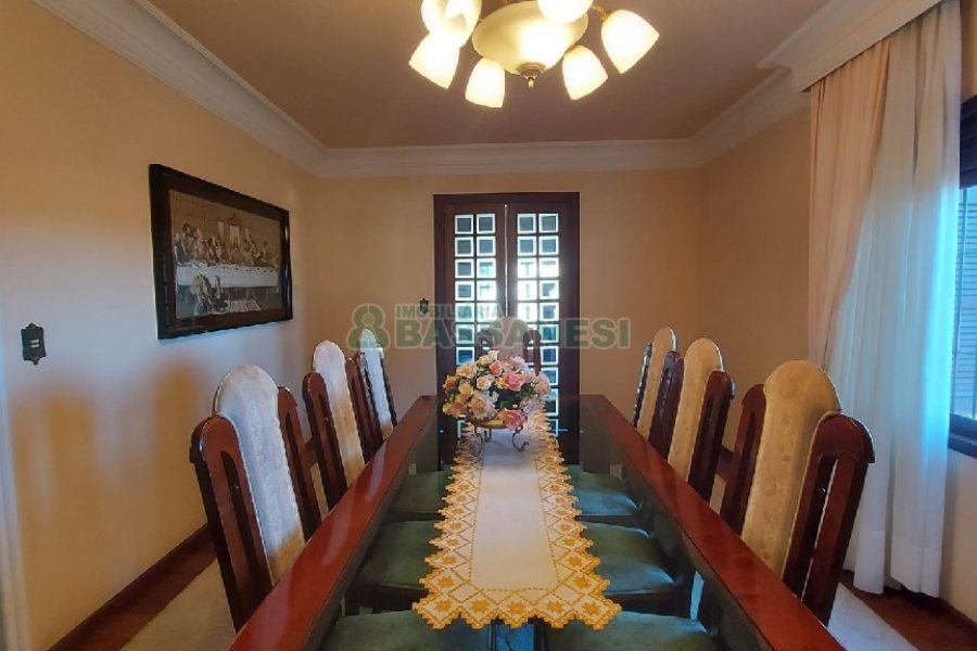 Casa com 405m², 3 dormitórios, 3 vagas, no bairro Colina Sorriso em Caxias do Sul para Comprar