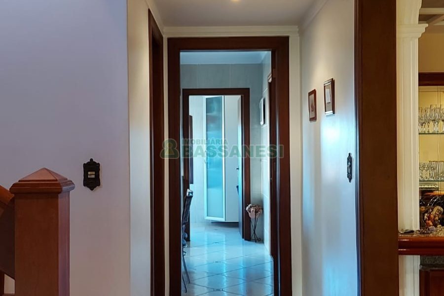 Casa com 405m², 3 dormitórios, 3 vagas, no bairro Colina Sorriso em Caxias do Sul para Comprar