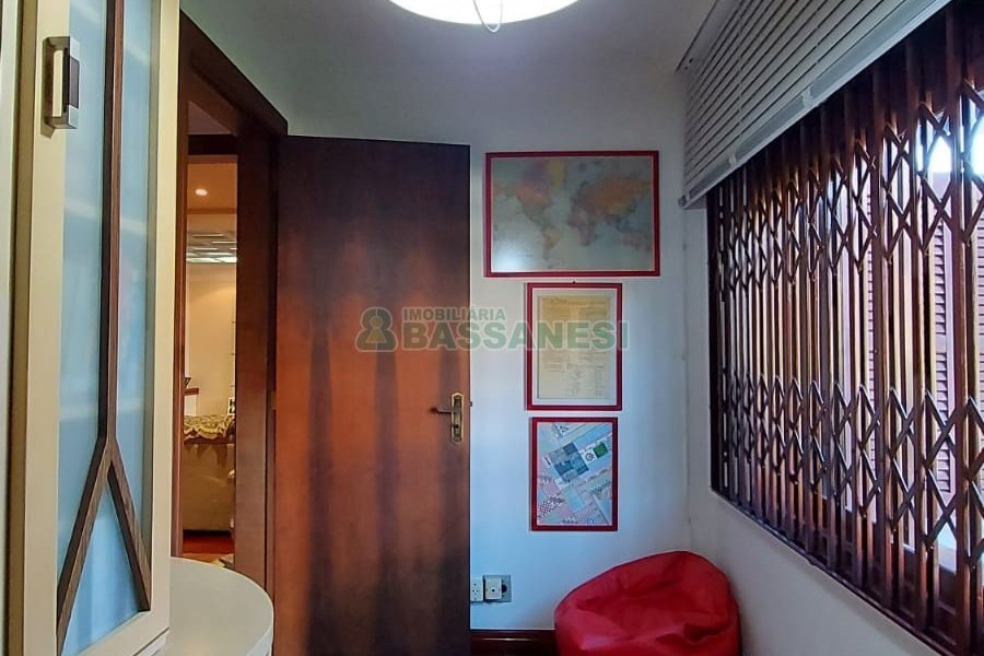 Casa com 405m², 3 dormitórios, 3 vagas, no bairro Colina Sorriso em Caxias do Sul para Comprar