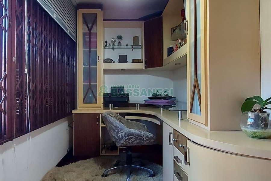 Casa com 405m², 3 dormitórios, 3 vagas, no bairro Colina Sorriso em Caxias do Sul para Comprar