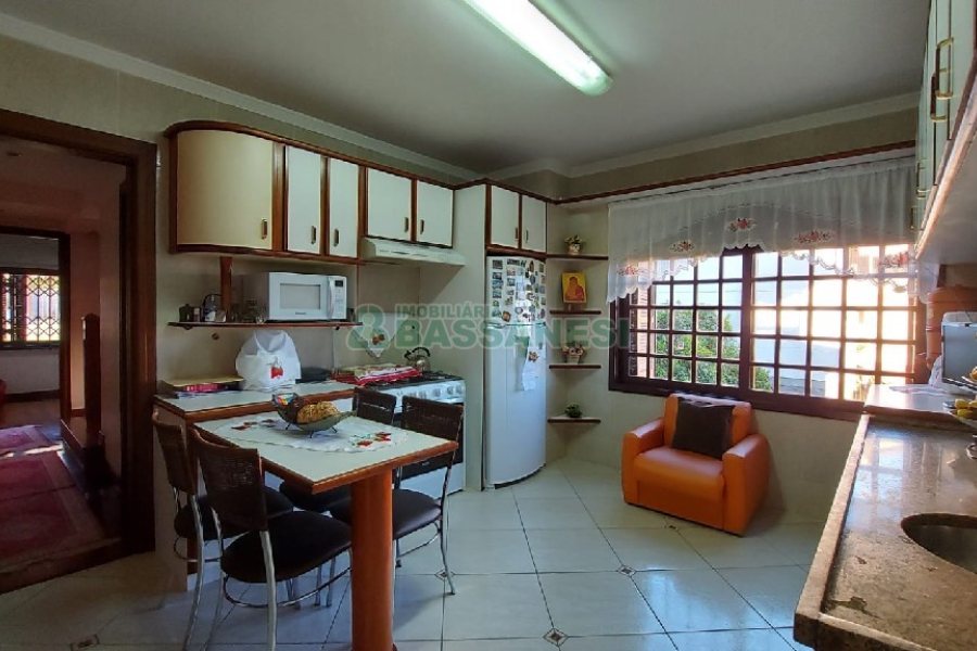 Casa com 405m², 3 dormitórios, 3 vagas, no bairro Colina Sorriso em Caxias do Sul para Comprar