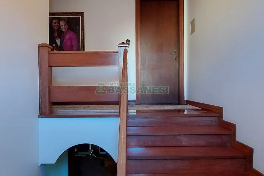 Casa com 405m², 3 dormitórios, 3 vagas, no bairro Colina Sorriso em Caxias do Sul para Comprar