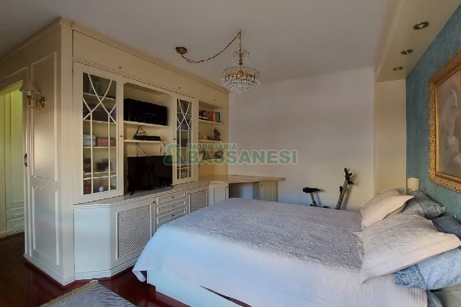 Casa com 405m², 3 dormitórios, 3 vagas, no bairro Colina Sorriso em Caxias do Sul para Comprar