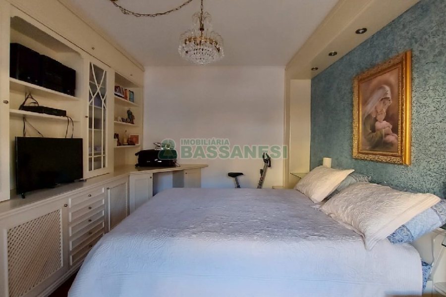 Casa com 405m², 3 dormitórios, 3 vagas, no bairro Colina Sorriso em Caxias do Sul para Comprar