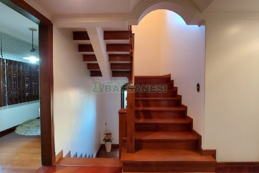 Casa com 405m², 3 dormitórios, 3 vagas, no bairro Colina Sorriso em Caxias do Sul para Comprar