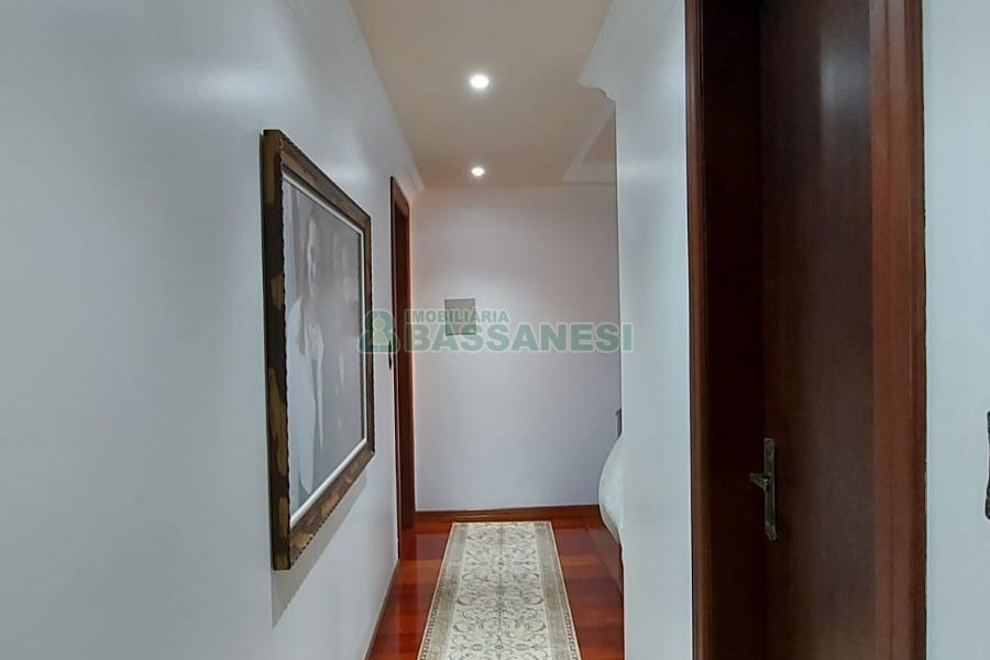 Casa com 405m², 3 dormitórios, 3 vagas, no bairro Colina Sorriso em Caxias do Sul para Comprar