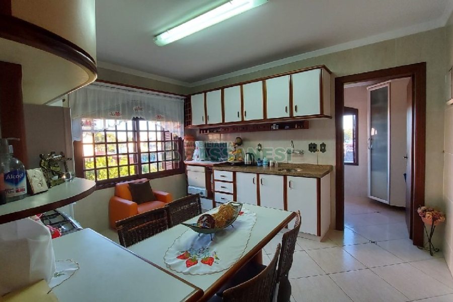 Casa com 405m², 3 dormitórios, 3 vagas, no bairro Colina Sorriso em Caxias do Sul para Comprar