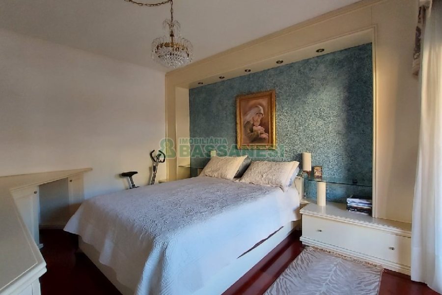 Casa com 405m², 3 dormitórios, 3 vagas, no bairro Colina Sorriso em Caxias do Sul para Comprar