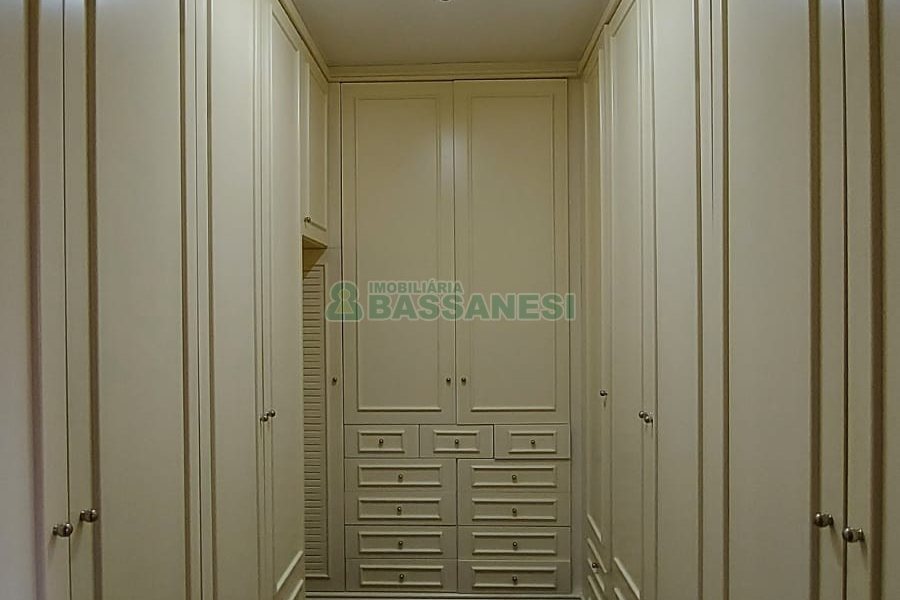 Casa com 405m², 3 dormitórios, 3 vagas, no bairro Colina Sorriso em Caxias do Sul para Comprar