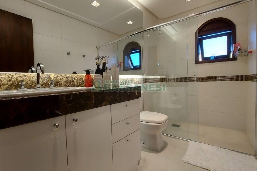 Casa com 405m², 3 dormitórios, 3 vagas, no bairro Colina Sorriso em Caxias do Sul para Comprar