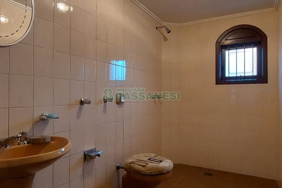 Casa com 405m², 3 dormitórios, 3 vagas, no bairro Colina Sorriso em Caxias do Sul para Comprar