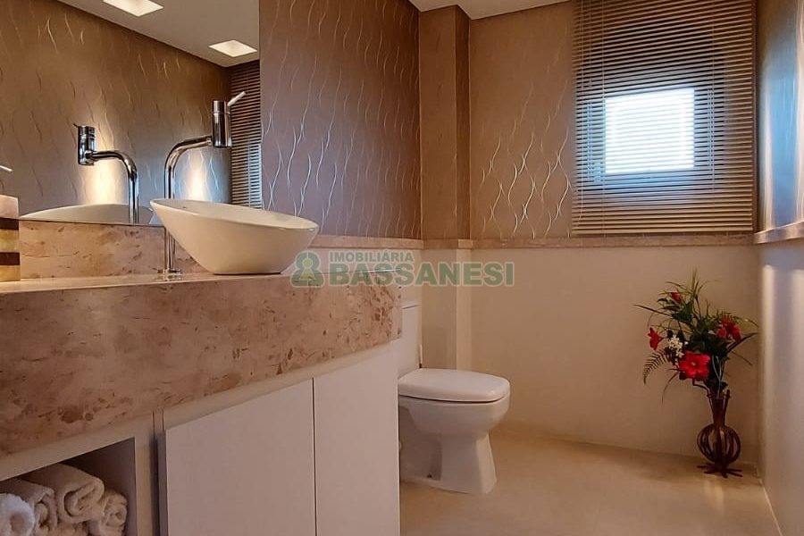 Casa com 405m², 3 dormitórios, 3 vagas, no bairro Colina Sorriso em Caxias do Sul para Comprar