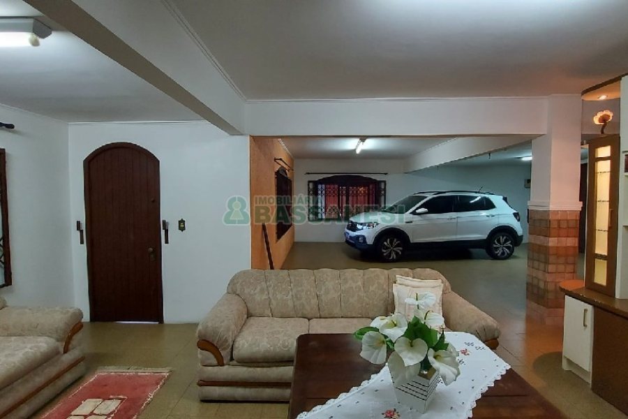Casa com 405m², 3 dormitórios, 3 vagas, no bairro Colina Sorriso em Caxias do Sul para Comprar