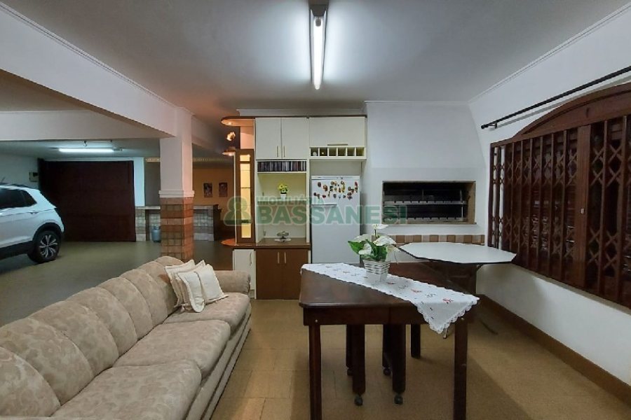 Casa com 405m², 3 dormitórios, 3 vagas, no bairro Colina Sorriso em Caxias do Sul para Comprar