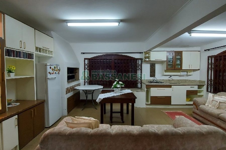 Casa com 405m², 3 dormitórios, 3 vagas, no bairro Colina Sorriso em Caxias do Sul para Comprar