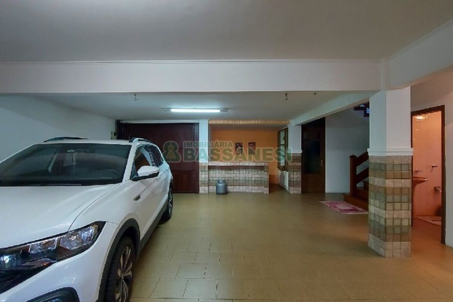 Casa com 405m², 3 dormitórios, 3 vagas, no bairro Colina Sorriso em Caxias do Sul para Comprar