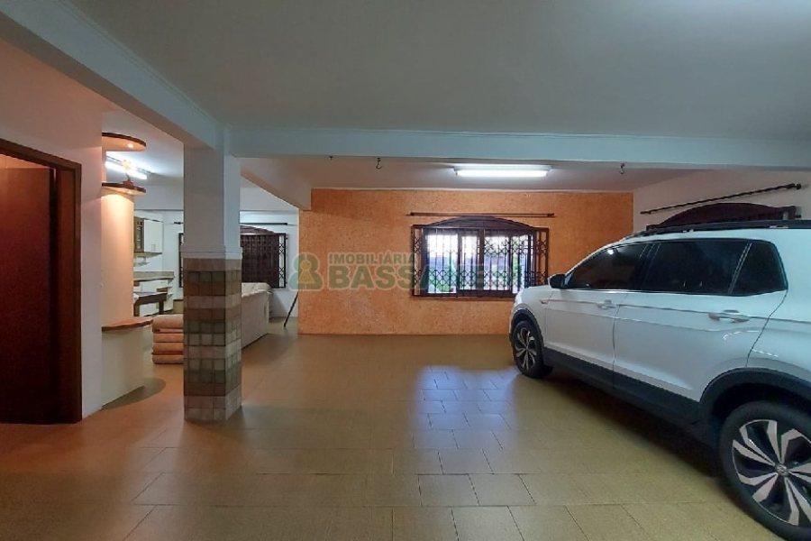 Casa com 405m², 3 dormitórios, 3 vagas, no bairro Colina Sorriso em Caxias do Sul para Comprar