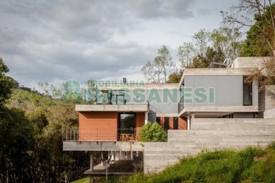 Casa com 484m², 3 dormitórios, 2 vagas, no bairro Linha 40 em Caxias do Sul para Comprar