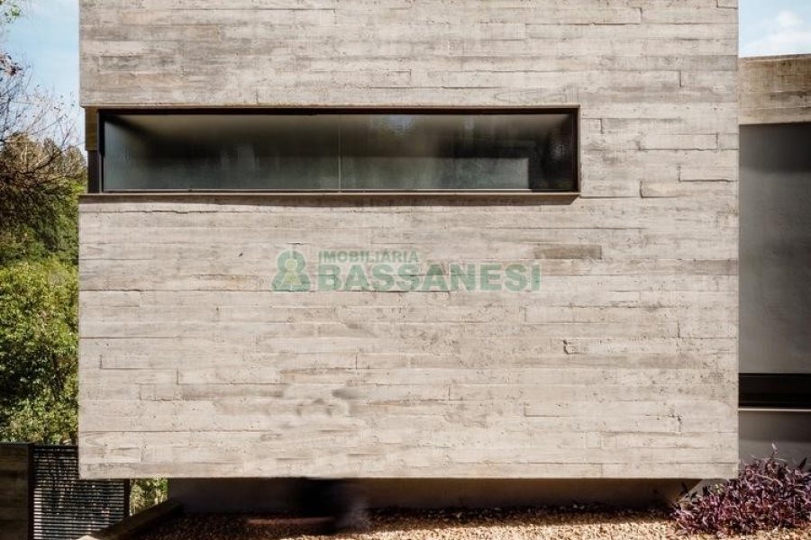 Casa com 484m², 3 dormitórios, 2 vagas, no bairro Linha 40 em Caxias do Sul para Comprar