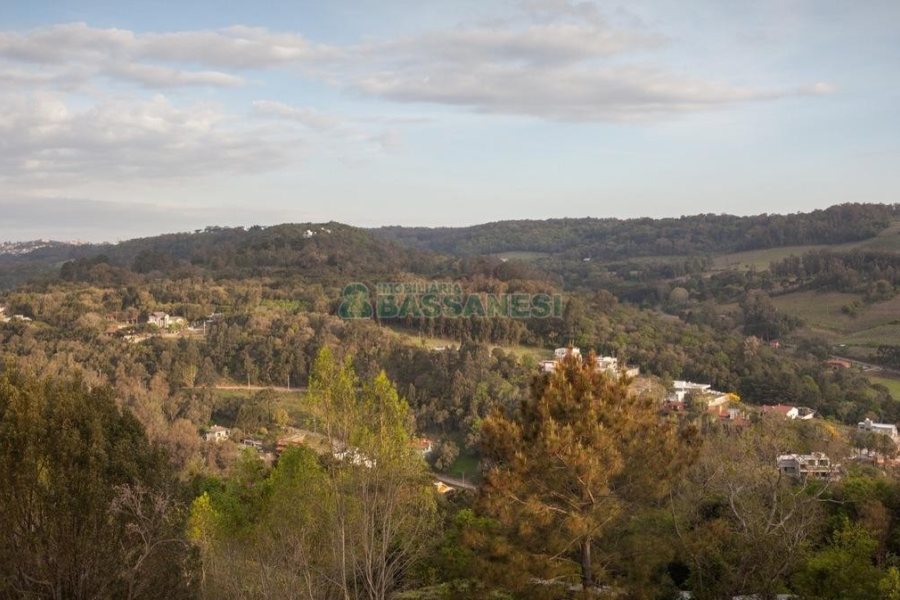 Casa com 484m², 3 dormitórios, 2 vagas, no bairro Linha 40 em Caxias do Sul para Comprar