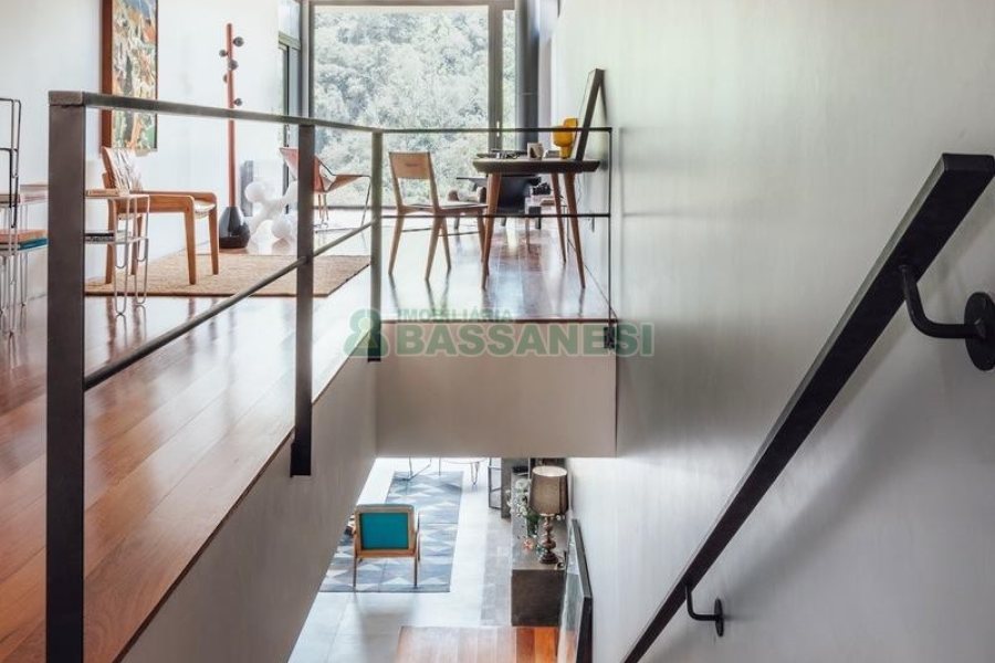 Casa com 484m², 3 dormitórios, 2 vagas, no bairro Linha 40 em Caxias do Sul para Comprar