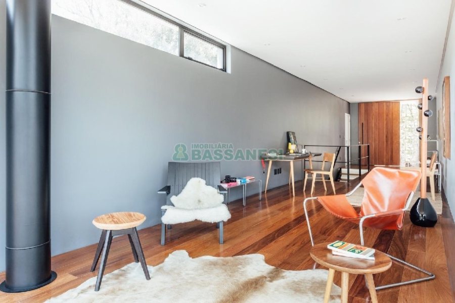 Casa com 484m², 3 dormitórios, 2 vagas, no bairro Linha 40 em Caxias do Sul para Comprar