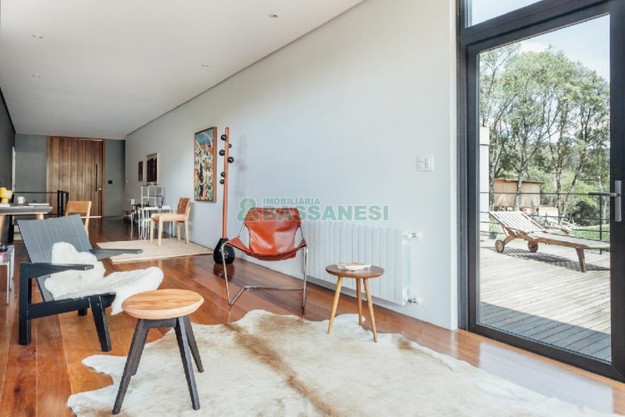 Casa com 484m², 3 dormitórios, 2 vagas, no bairro Linha 40 em Caxias do Sul para Comprar