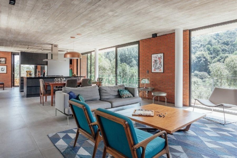 Casa com 484m², 3 dormitórios, 2 vagas, no bairro Linha 40 em Caxias do Sul para Comprar