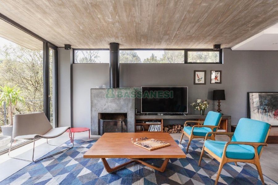 Casa com 484m², 3 dormitórios, 2 vagas, no bairro Linha 40 em Caxias do Sul para Comprar