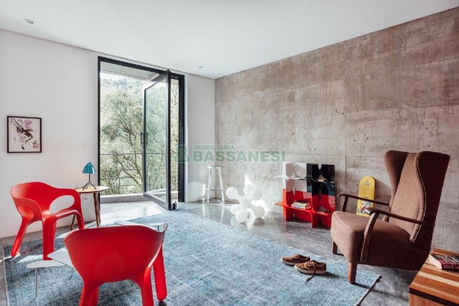 Casa com 484m², 3 dormitórios, 2 vagas, no bairro Linha 40 em Caxias do Sul para Comprar