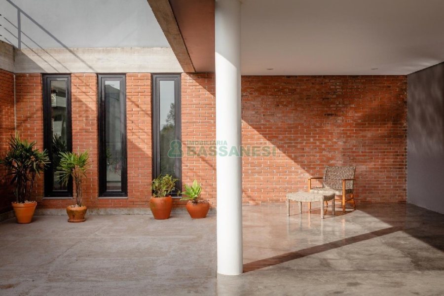 Casa com 484m², 3 dormitórios, 2 vagas, no bairro Linha 40 em Caxias do Sul para Comprar