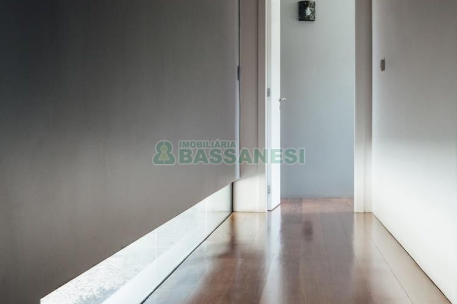 Casa com 484m², 3 dormitórios, 2 vagas, no bairro Linha 40 em Caxias do Sul para Comprar