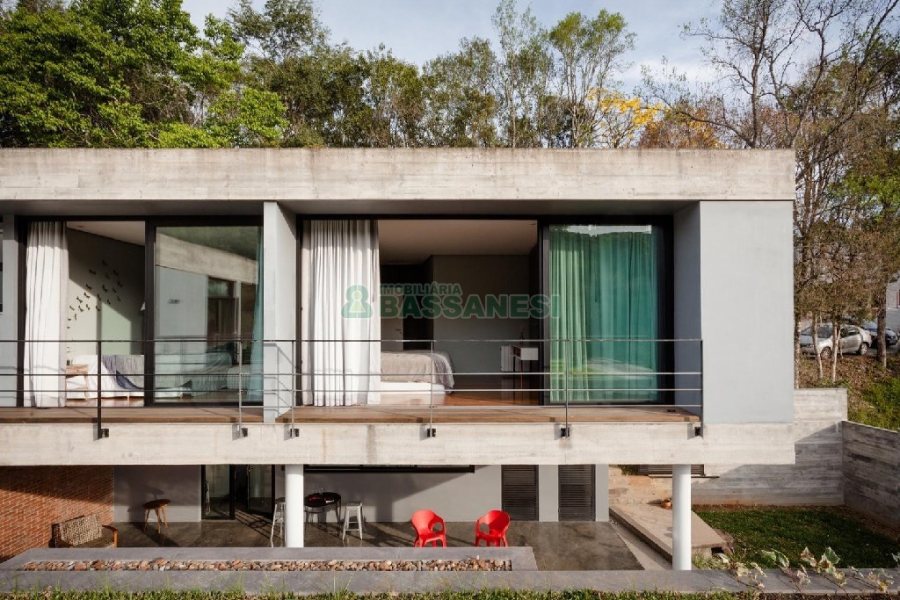 Casa com 484m², 3 dormitórios, 2 vagas, no bairro Linha 40 em Caxias do Sul para Comprar