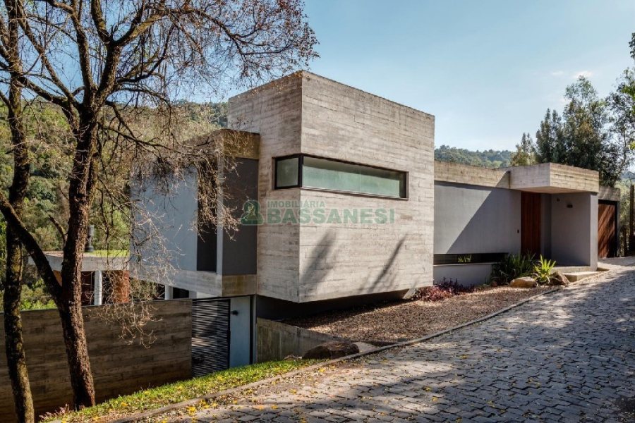 Casa com 484m², 3 dormitórios, 2 vagas, no bairro Linha 40 em Caxias do Sul para Comprar