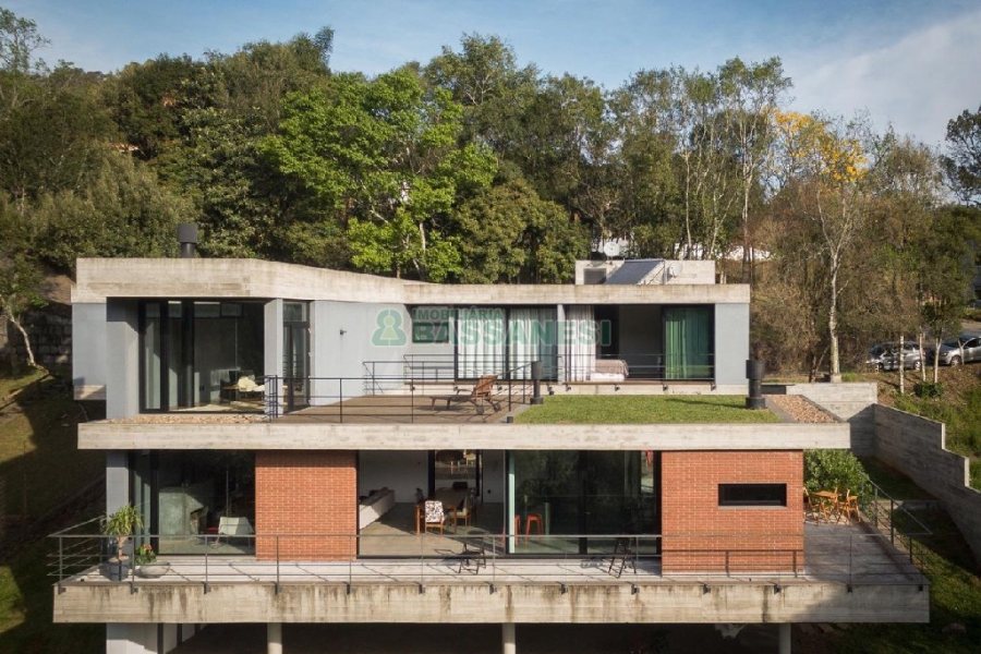 Casa com 484m², 3 dormitórios, 2 vagas, no bairro Linha 40 em Caxias do Sul para Comprar