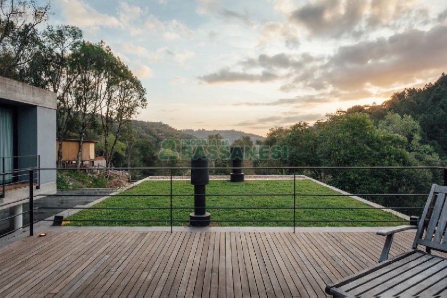 Casa com 484m², 3 dormitórios, 2 vagas, no bairro Linha 40 em Caxias do Sul para Comprar