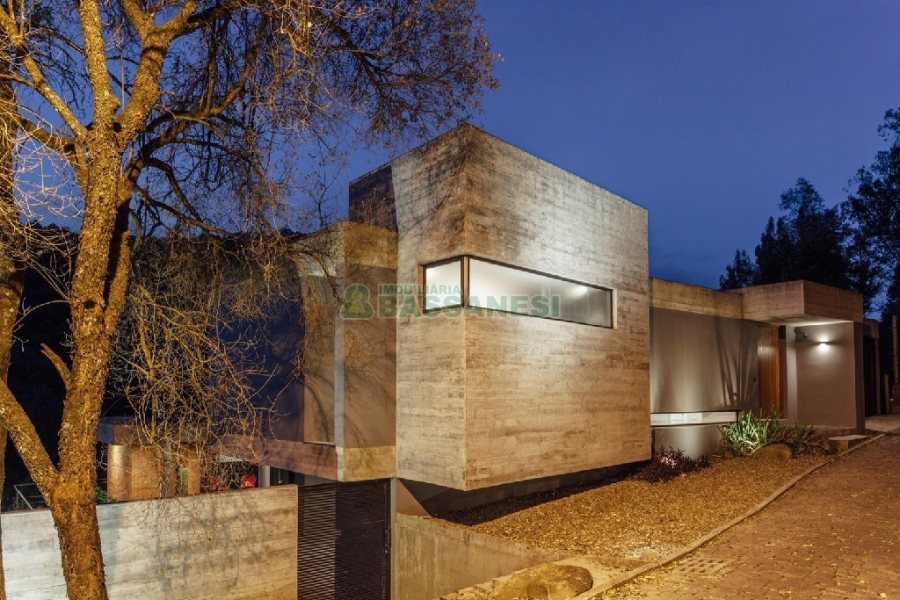 Casa com 484m², 3 dormitórios, 2 vagas, no bairro Linha 40 em Caxias do Sul para Comprar