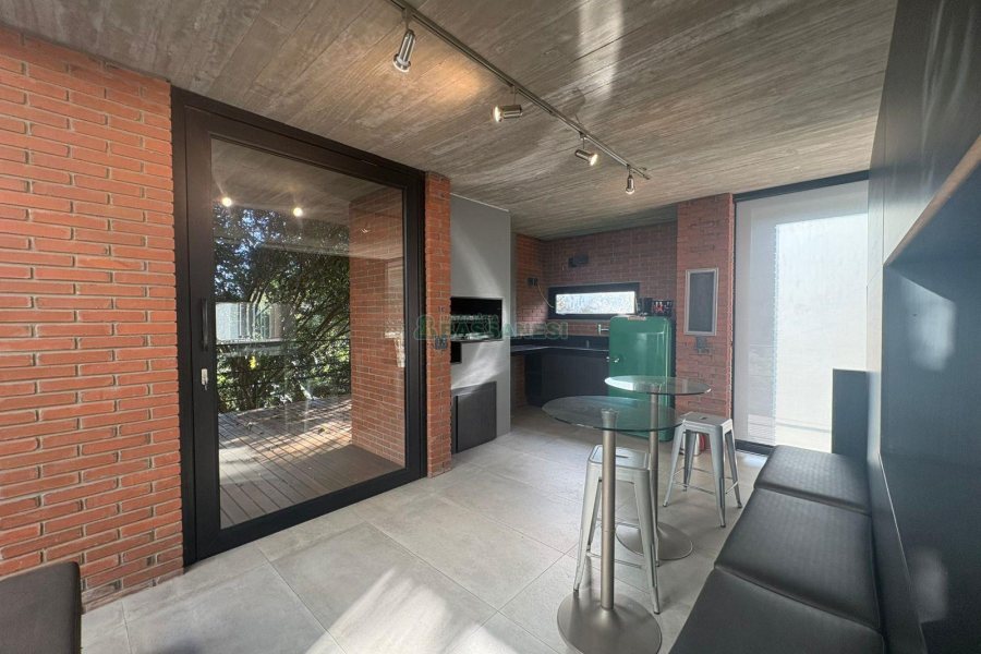 Casa com 484m², 3 dormitórios, 2 vagas, no bairro Linha 40 em Caxias do Sul para Comprar