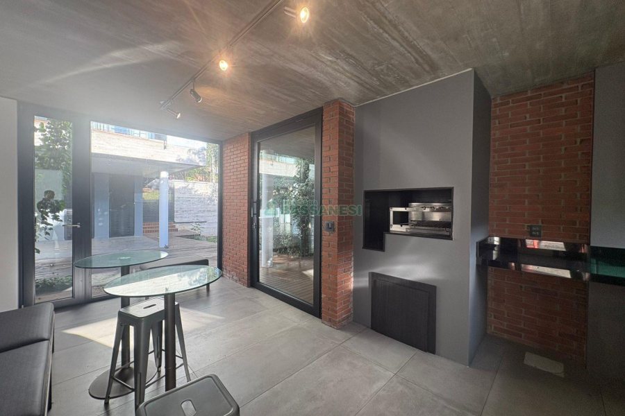 Casa com 484m², 3 dormitórios, 2 vagas, no bairro Linha 40 em Caxias do Sul para Comprar