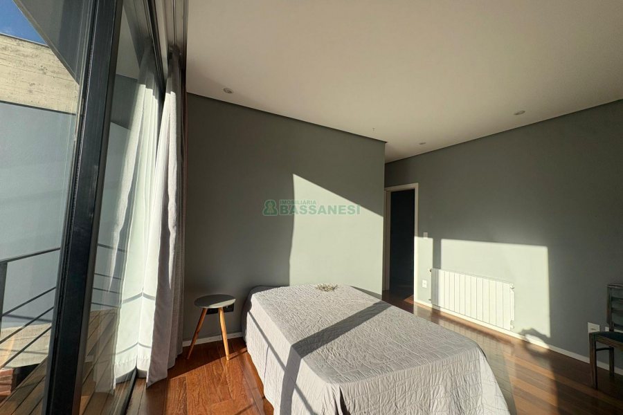 Casa com 484m², 3 dormitórios, 2 vagas, no bairro Linha 40 em Caxias do Sul para Comprar