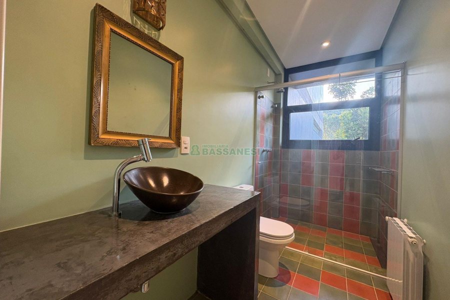 Casa com 484m², 3 dormitórios, 2 vagas, no bairro Linha 40 em Caxias do Sul para Comprar