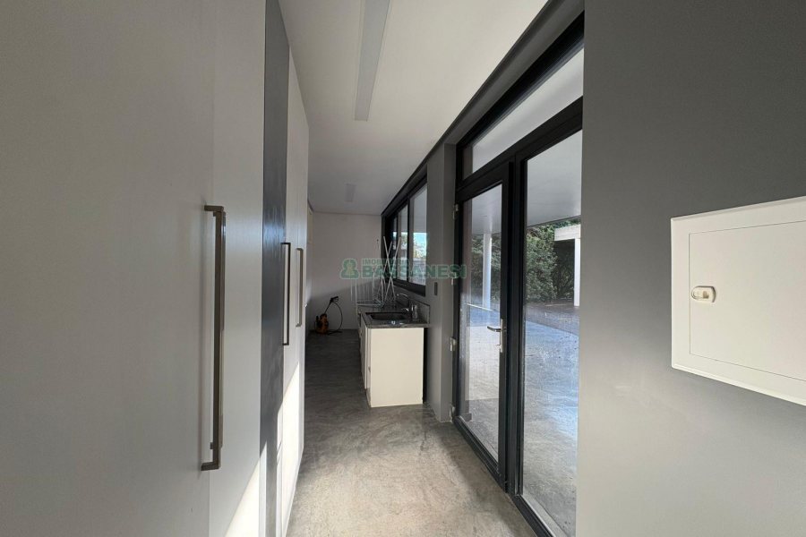 Casa com 484m², 3 dormitórios, 2 vagas, no bairro Linha 40 em Caxias do Sul para Comprar