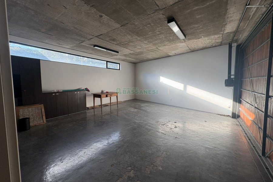 Casa com 484m², 3 dormitórios, 2 vagas, no bairro Linha 40 em Caxias do Sul para Comprar