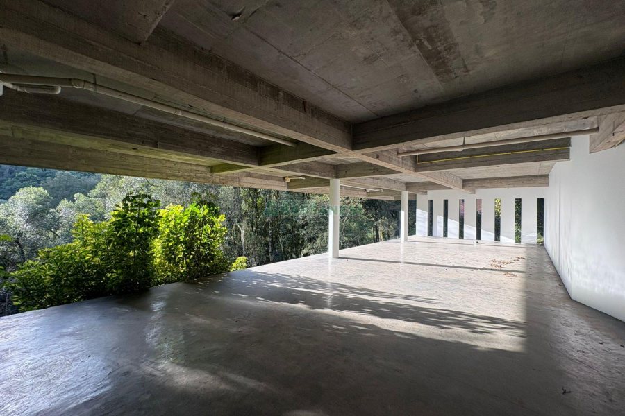 Casa com 484m², 3 dormitórios, 2 vagas, no bairro Linha 40 em Caxias do Sul para Comprar