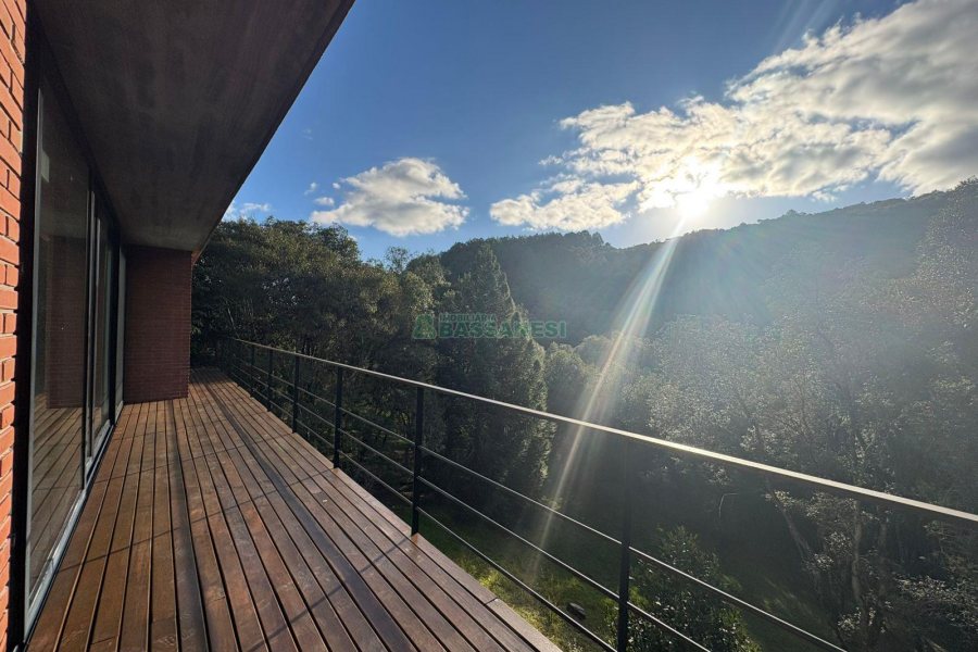 Casa com 484m², 3 dormitórios, 2 vagas, no bairro Linha 40 em Caxias do Sul para Comprar