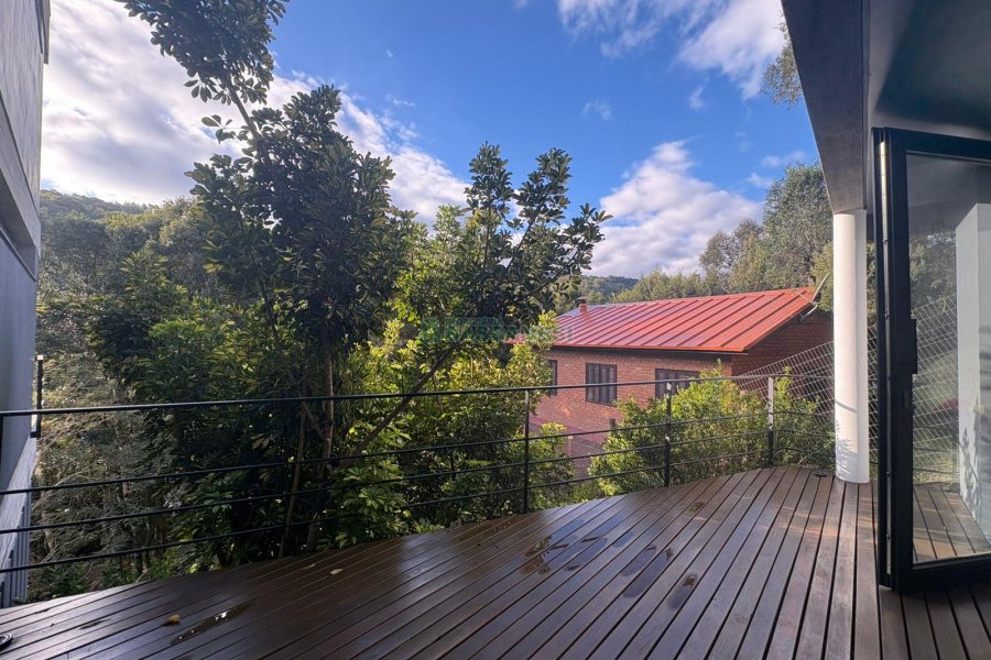 Casa com 484m², 3 dormitórios, 2 vagas, no bairro Linha 40 em Caxias do Sul para Comprar
