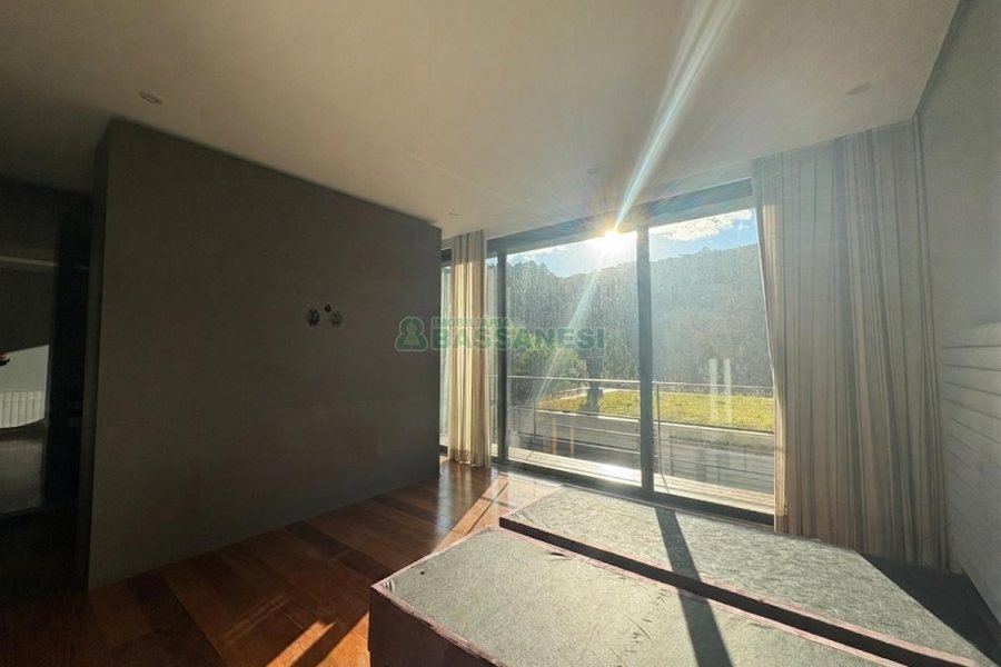 Casa com 484m², 3 dormitórios, 2 vagas, no bairro Linha 40 em Caxias do Sul para Comprar
